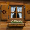Dettalio balcone fioriera casetta Rustica