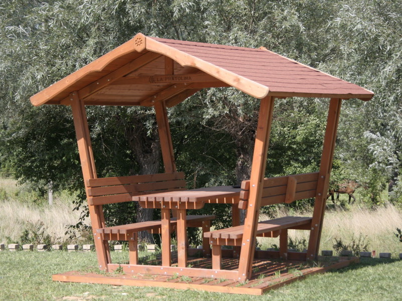 Come costruire fai-da-te un gazebo in legno