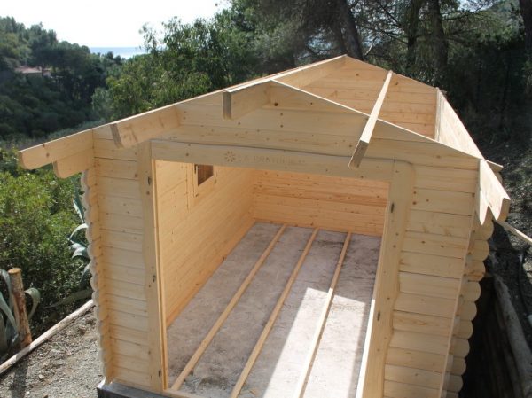 Come costruire una casetta in legno la pratolina for Montaggio perline tetto Come costruire una casetta in legno la pratolina for Montaggio perline tetto