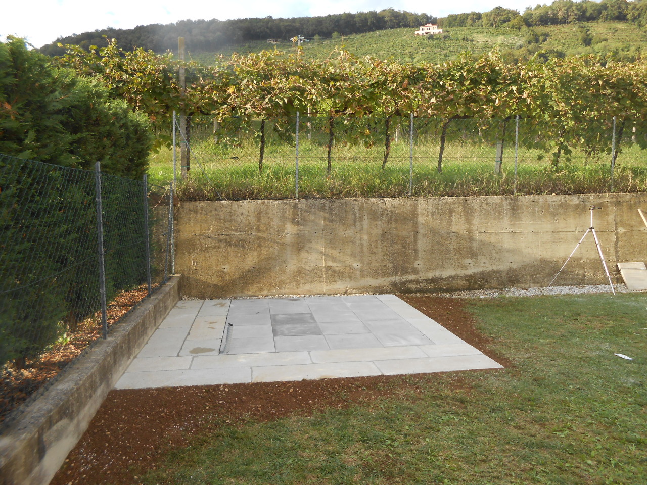 Realizzare un basamento per casette di legno Come piastrellare un giardino