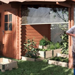 casetta di legno con serra per piante